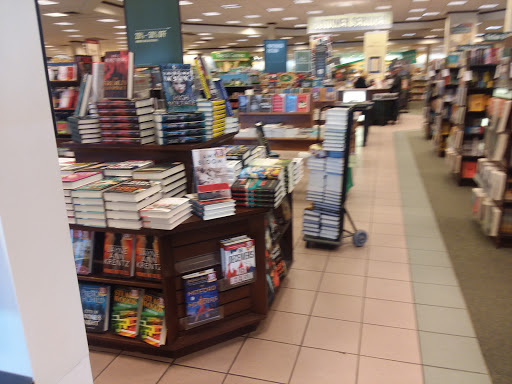 Book Store «Barnes & Noble Booksellers», reviews and photos, 1739 Olentangy River Rd, Columbus, OH 43212, USA