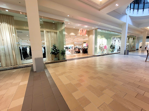 Clothing Store «H&M», reviews and photos, 5007 N Montclair Plaza Ln, Montclair, CA 91763, USA
