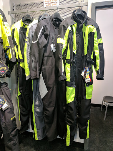 BMW Motorcycle Dealer «BMW Motorcycles of Cleveland», reviews and photos, 7315 N Aurora Rd, Aurora, OH 44202, USA