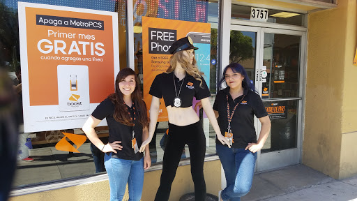 Cell Phone Store «GRECKO CONNEXION (BOOST MOBILE STORE)», reviews and photos, 3757 E 1st St, Los Angeles, CA 90063, USA