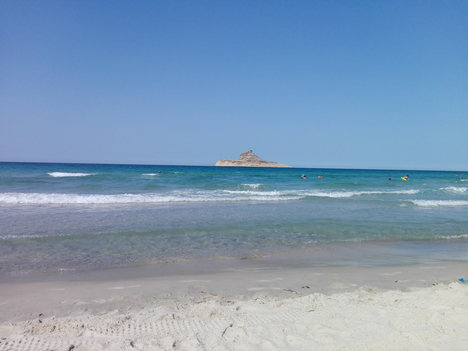 Photo de Rafraf Plage avec l'eau cristalline de surface