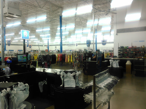 Thrift Store «Priest & Elliot Goodwill Retail & Donation Center», reviews and photos, 7850 S Priest Dr, Tempe, AZ 85284, USA