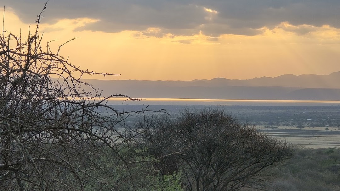 Bush2Beach Safaris Ltd - Isoitok Camp Manyara