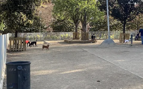 Àrea d'esbarjo per a gossos del Parc Central de Nou Barris image