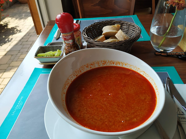 Nyitvatartás: Vitorlás Étterem