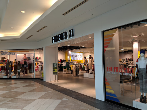 Forever 21, 2000 N Neil St, Champaign, IL 61820, USA, 
