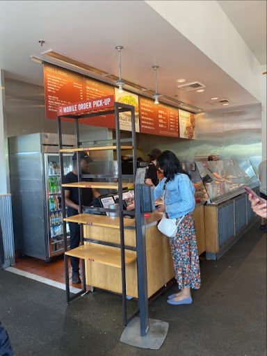 Mexican Restaurant «Chipotle Mexican Grill», reviews and photos, 775 NW Gilman Blvd, Issaquah, WA 98027, USA