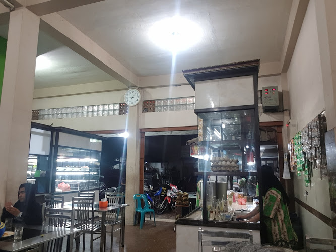 Restoran Nasi Goreng di Sumatera Utara: Menikmati Kelezatan di Tip Top Restaurant, RUMAH MAKAN ACEH ISMI, dan Rumah Makan Aiduk