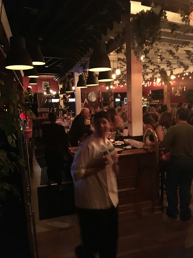 Wine Bar «Mouse Trap Cafe Wine and Cheese Bar, Full Bar», reviews and photos, 203 Broadway, Amityville, NY 11701, USA