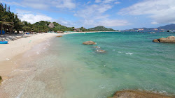 Photo de Dua Beach avec rivage droit, long