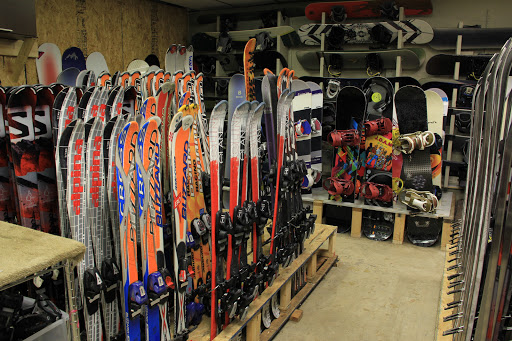 Snowboard Shop «Peak Ski & Snowboard Center», reviews and photos, 640 Center Rd, Pittsburgh, PA 15239, USA
