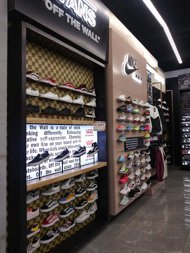 Shoe Store «Shoe Palace», reviews and photos, 2855 Stevens Creek Blvd, Santa Clara, CA 95050, USA