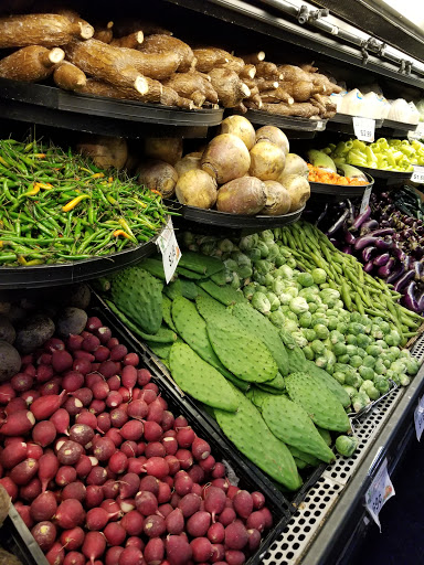 Grocery Store «Shop & Save Market», reviews and photos, 518 Metropolitan Way, Des Plaines, IL 60016, USA