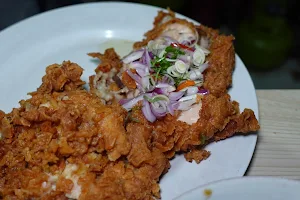 AYAMMOE fried chicken & sauce image