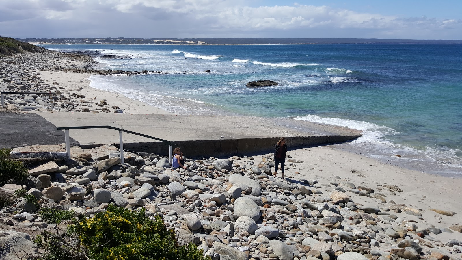 Foto di Infanta slipway con una superficie del sabbia con pietre