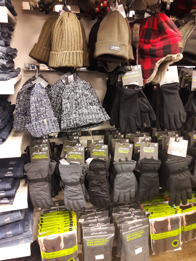 Clothing Store «Eddie Bauer Outlet», reviews and photos, 450 NW 257th Ave #200, Troutdale, OR 97060, USA