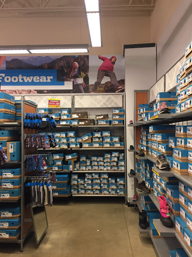 Sportswear Store «Columbia Sportswear Outlet», reviews and photos, 6800 Oxon Hill Rd #600, Oxon Hill, MD 20745, USA