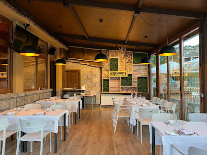 Restaurante/bar La Escuela - Carr. Venta del Obispo, 11, 05123 Navalosa, Ávila, Spain