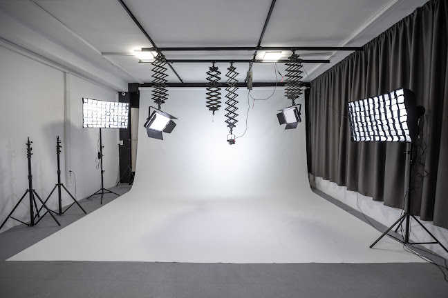 "Медия Трейдинг" ЕООД - Фотографско студио