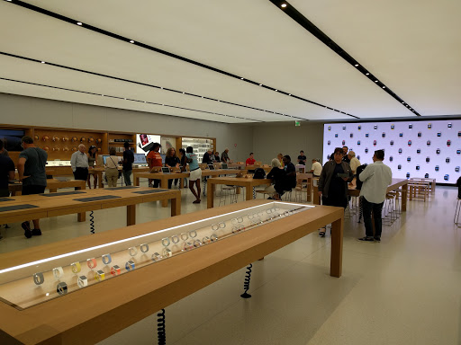 Computer Store «Apple Chestnut Hill», reviews and photos, 199 Boylston St, Chestnut Hill, MA 02467, USA