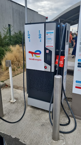 Borne de recharge de véhicules électriques TotalEnergies Charging Station Sargé-lès-le-Mans