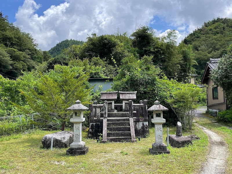 津島神社、秋葉神社
