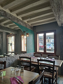 Atmosphère du Restaurant L'Antr'Amis à Mesnils-sur-Iton - n°2