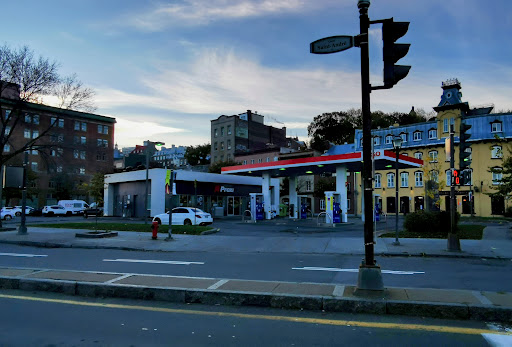 Gas station Québec
