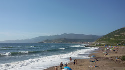 Foto de Turas Beach rodeado por montanhas
