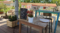 Atmosphère du Bar-restaurant à huîtres Le Petit Chenal à Lège-Cap-Ferret - n°15