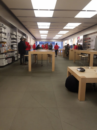 Computer Store «Apple Reston», reviews and photos, 11949 Market St, Reston, VA 20190, USA