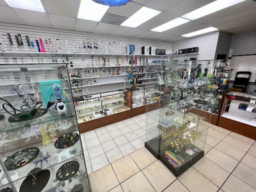 Tobacco Shop «Smoke Tokz Head Shop KC», reviews and photos, 1263 W 103rd St, Kansas City, MO 64114, USA