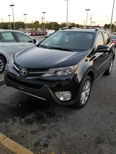 Toyota Dealer «Toyota of Louisville on Dixie Highway», reviews and photos, 6514 Dixie Hwy, Louisville, KY 40258, USA