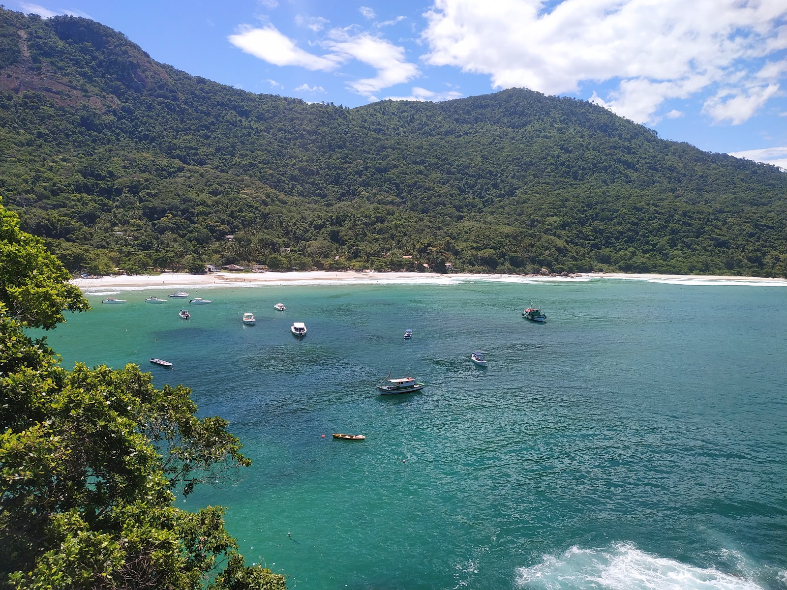 Φωτογραφία του Aventureiro Beach - δημοφιλές μέρος μεταξύ λάτρεις της χαλάρωσης