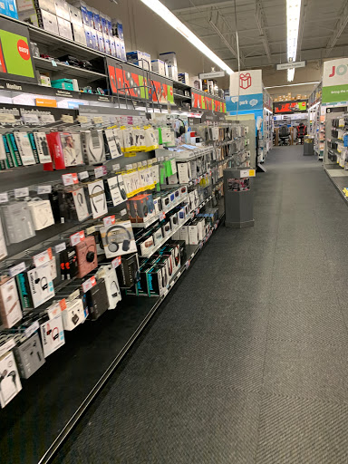 Office Supply Store «Staples», reviews and photos, 1600 N Milwaukee Ave, Vernon Hills, IL 60061, USA