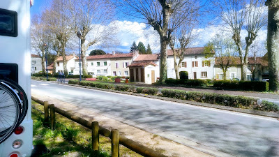 aire de services et stationnement camping cars à Saint-Laurent-de-Céris