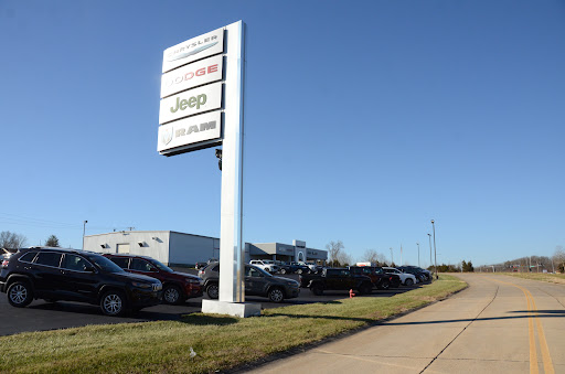 Car Dealer «Lucas-Smith Chrysler Center», reviews and photos, 1600 Parkway W, Festus, MO 63028, USA