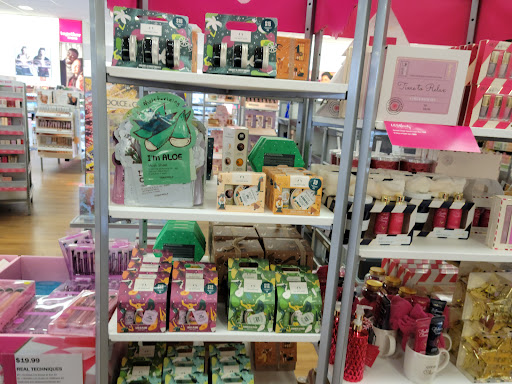 Shopping Mall «Nut Tree Plaza», reviews and photos, 1661 E Monte Vista Ave, Vacaville, CA 95688, USA