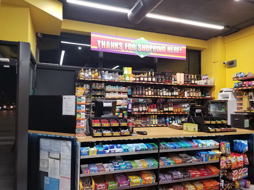 Liquor Store «Gold Crown Liquors Store», reviews and photos, 3425 N Clark St, Chicago, IL 60657, USA