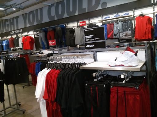 Clothing Store «Nike Factory Store», reviews and photos, 4101 S Carrollton Ave, New Orleans, LA 70119, USA