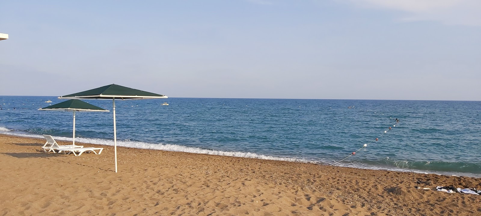 Φωτογραφία του Παραλία Λάρα με επίπεδο καθαριότητας βρώμικος