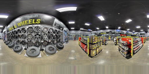 Truck Accessories Store «4 Wheel Parts Performance Center - Mesa, AZ», reviews and photos, 420 S Country Club Dr, Mesa, AZ 85210, USA