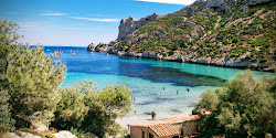 Calanque de Sormiou'in fotoğrafı küçük koy ile birlikte