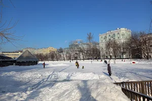 Chistye Prudi ice rink image