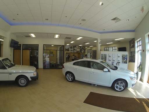 Car Dealer «Howard Orloff Volvo», reviews and photos, 1924 N Paulina St, Chicago, IL 60622, USA