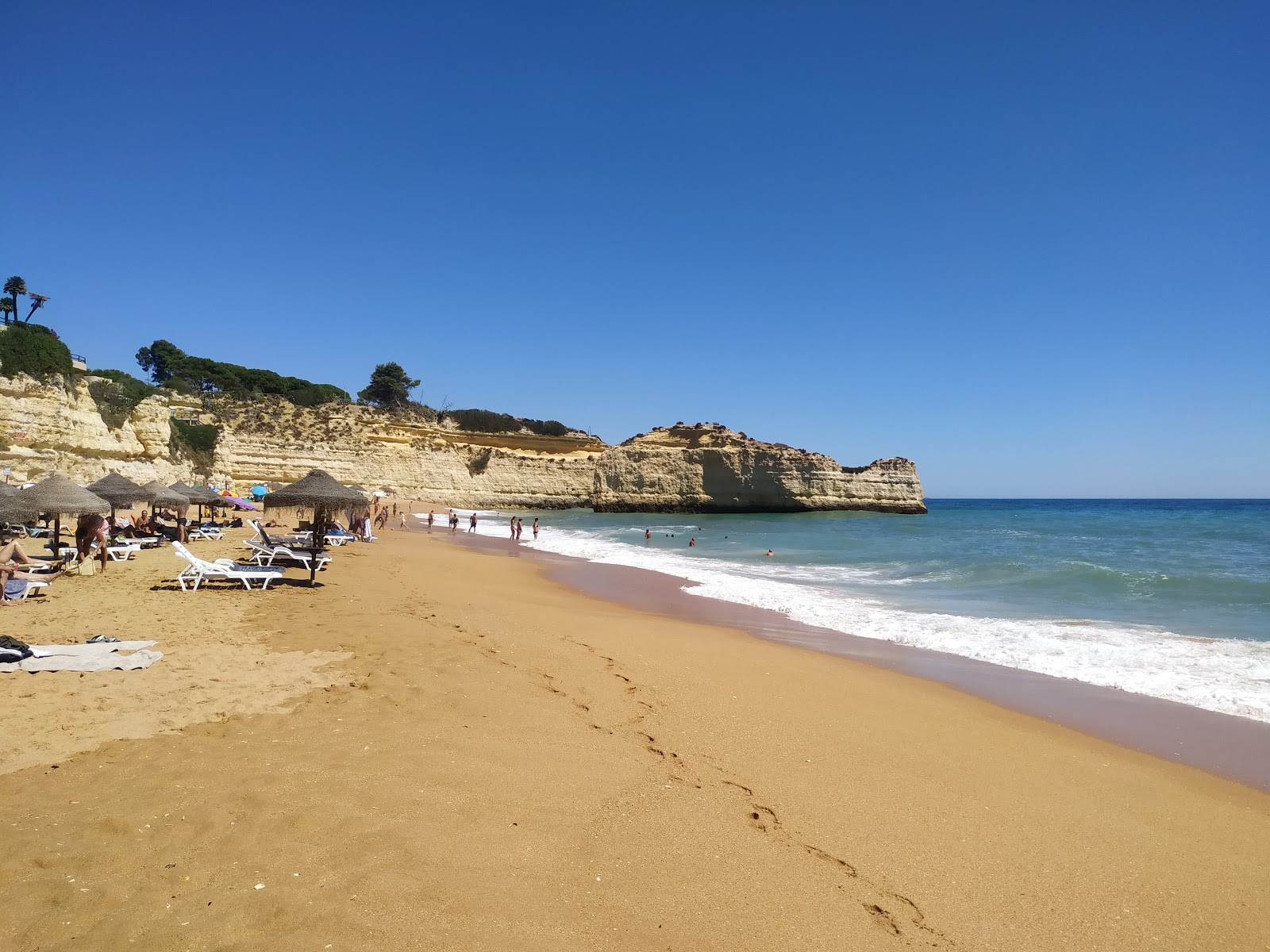 Foto von Strand Cova Redonda mit geräumige bucht