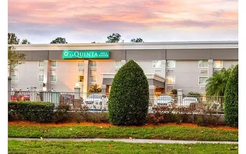 La Quinta Inn & Suites by Wyndham Jacksonville Mandarin image