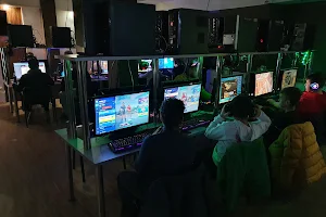 Play - internet cafe and playstation image