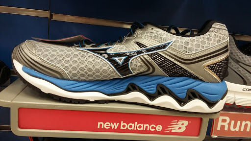 Sporting Goods Store «Big 5 Sporting Goods - Alhambra», reviews and photos, 620 E Valley Blvd, Alhambra, CA 91801, USA