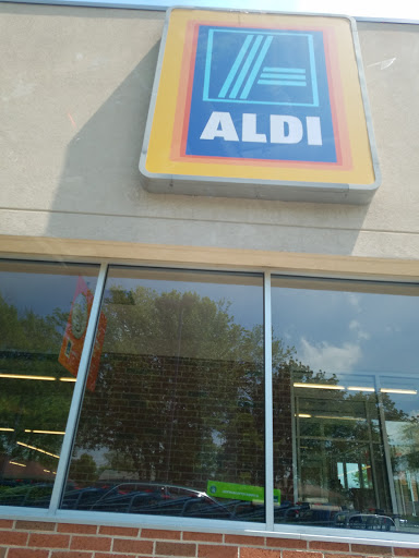 Supermarket «ALDI», reviews and photos, 1001 W Cermak Rd, Broadview, IL 60155, USA
